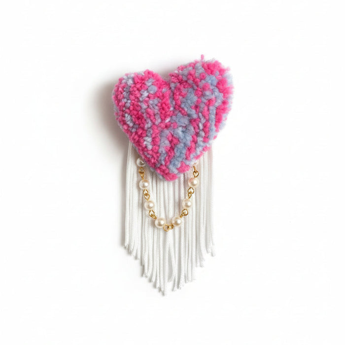 Broche touffetée faite main, rose et perle