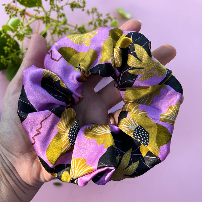 Dora Nola Silk scrunchie